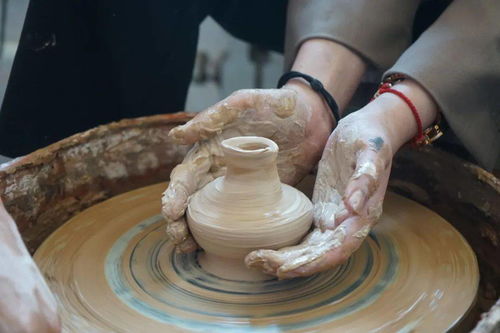 一捧熱土 一顆匠心 文登區(qū)美術(shù)教師“尚美講堂”第八期繪畫(huà)培訓(xùn)活動(dòng)圓滿舉行